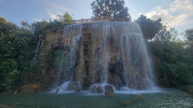 Colline du Chateau Waterfall