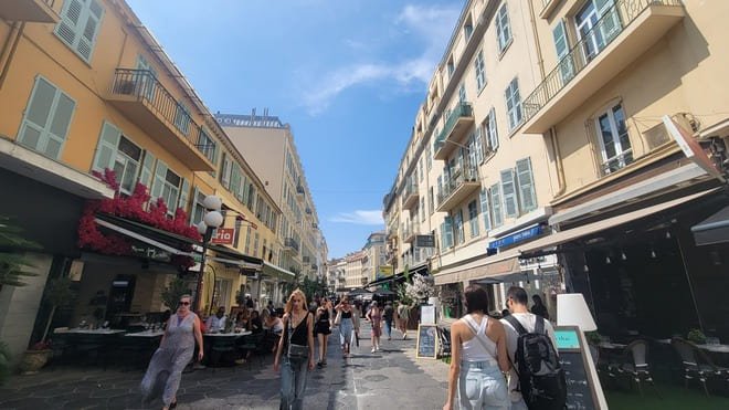 A variety of restaurants on Rue de France 