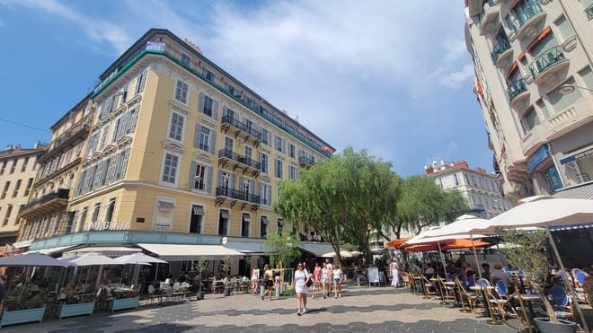 Magenta square and restaurants on Rue de France