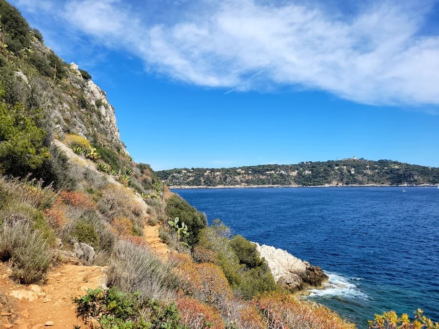 The coastal path towards Villefranche