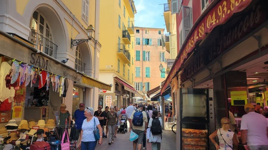 The colorful buildings in Nice's Old Town