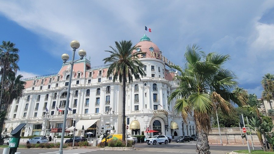 An exterior view of the iconic Le Negresco Hotel